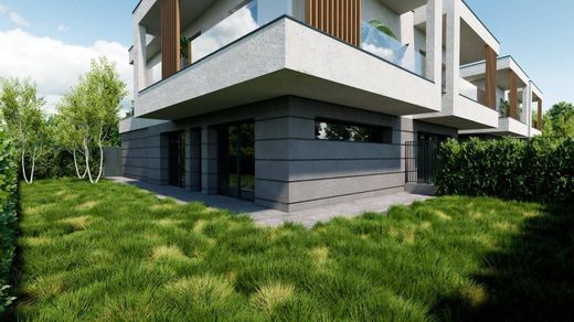 Villa in Cardano al Campo, Provincia di Varese