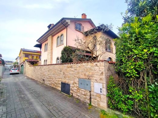 Villa in Sesto San Giovanni, Milan