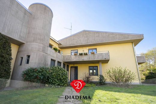 Villa a Castronno, Varese