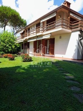 Villa in Massa, Provincia di Massa-Carrara