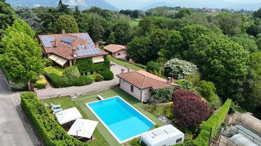 Merone, Provincia di Comoのヴィラ