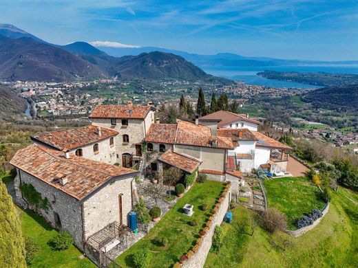 Villa en Villanuova sul Clisi, Provincia di Brescia