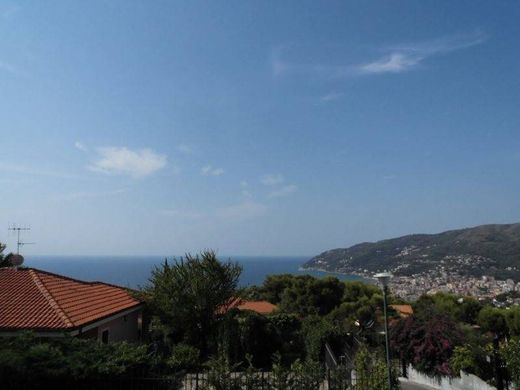 Villa Andora, Savona ilçesinde