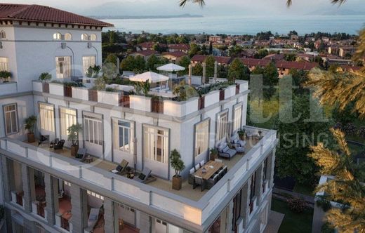 Desenzano del Garda, Provincia di Bresciaのペントハウス