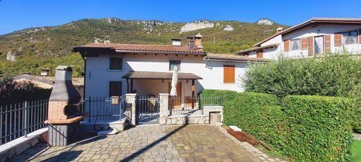 Casa de campo en Caprino Veronese, Provincia di Verona