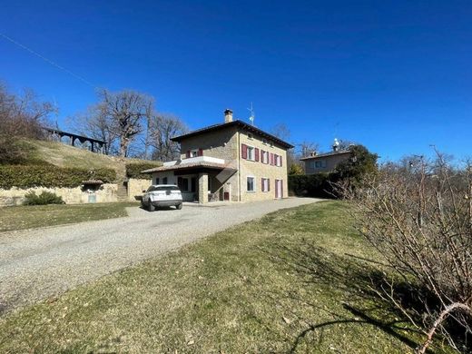 Villa a Pavullo nel Frignano, Modena