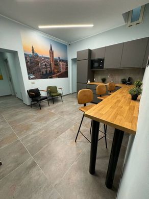 Apartment / Etagenwohnung in Parma, Provincia di Parma