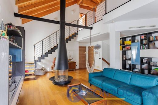 Villa in Bovisio-Masciago, Province of Monza and Brianza