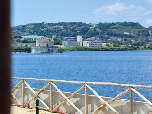 Villa Bacoli, Napoli ilçesinde