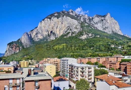 Lecco, Provincia di Leccoのペントハウス