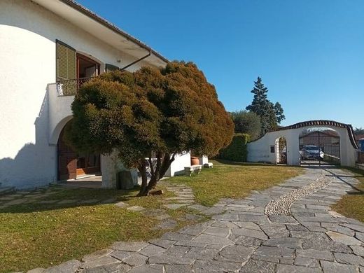 Villa in Comerio, Provincia di Varese