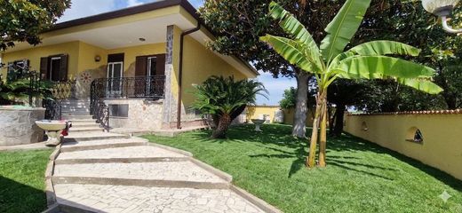 Villa in Latina, Provincia di Latina