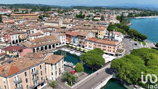 Daire Desenzano del Garda, Brescia ilçesinde