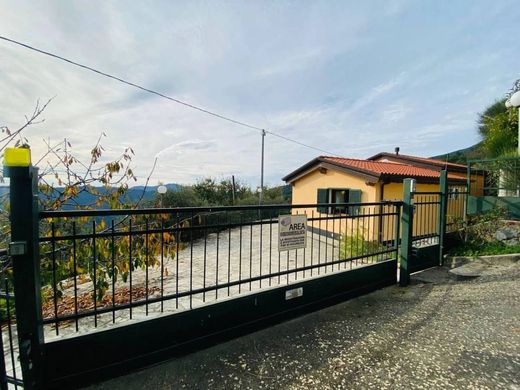Villa in Castiglione Chiavarese, Provincia di Genova