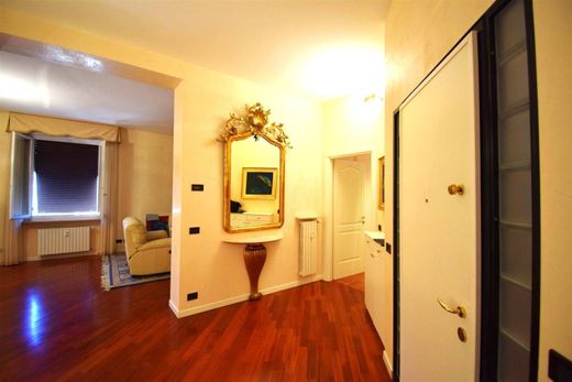 Apartment / Etagenwohnung in Parma, Provincia di Parma