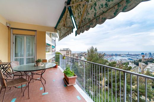 Apartment / Etagenwohnung in Genua, Ligurien