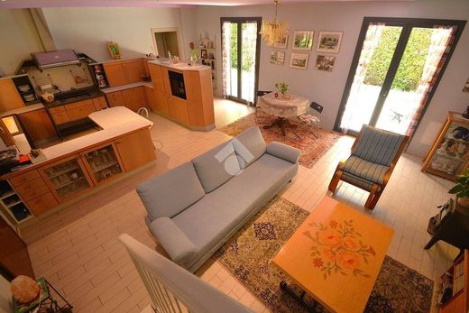 Villa à Cavenago di Brianza, Provincia di Monza e della Brianza