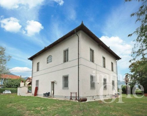 Villa in San Giuliano Terme, Province of Pisa
