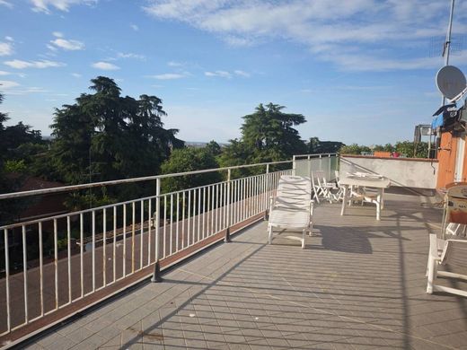 Apartment / Etagenwohnung in Bologna, Emilia-Romagna