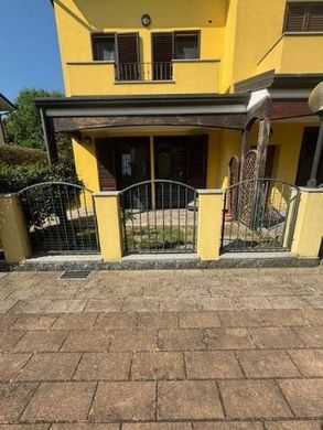 빌라 / Rozzano, Città metropolitana di Milano