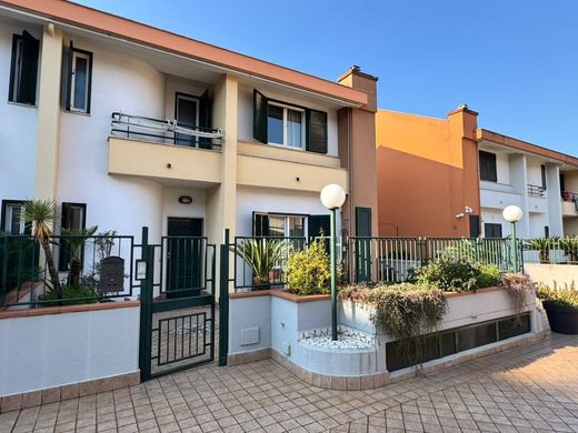 Luxus-Haus in Aversa, Provincia di Caserta