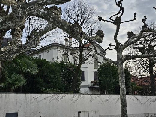 Apartment / Etagenwohnung in Bellano, Provincia di Lecco