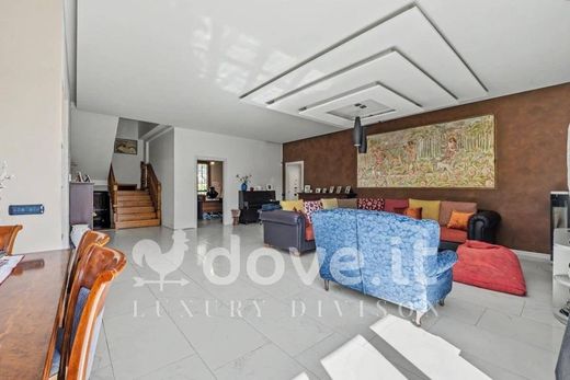 Villa in Cesano Maderno, Province of Monza and Brianza