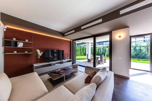 Villa in Burago di Molgora, Provincia di Monza e della Brianza