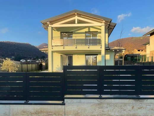 Villa a Ome, Brescia
