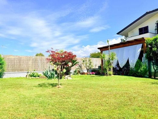 Villa in Massa, Provincia di Massa-Carrara