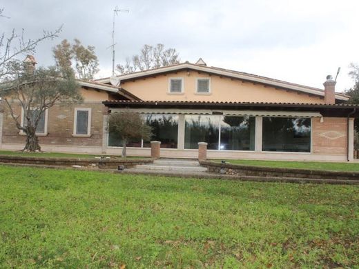 Villa - Pomezia, Roma