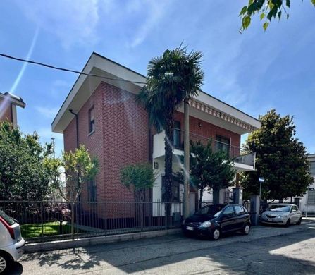 Villa in Collegno, Torino