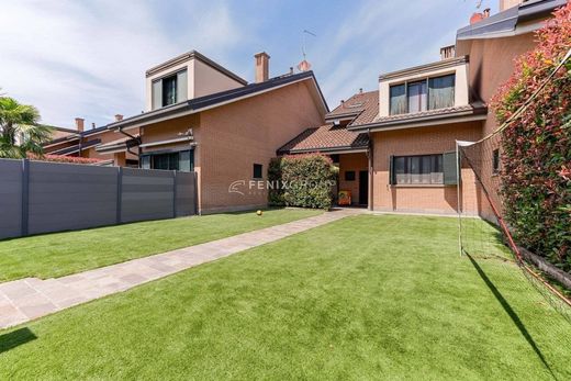 Villa in Villasanta, Province of Monza and Brianza