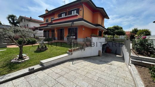 Villa a Lainate, Milano