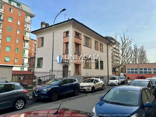 Villa in Corsico, Milan