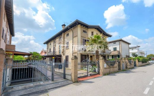 Villa in San Pietro in Casale, Bologna