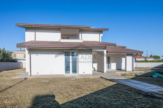 Villa in Pontedera, Province of Pisa