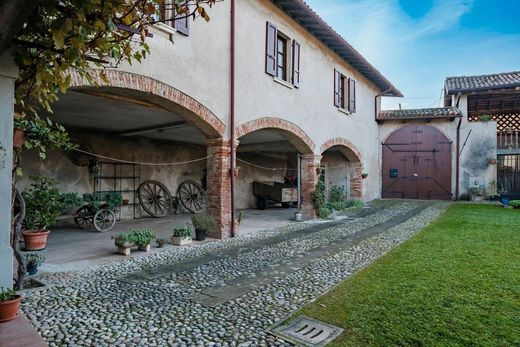 منزل ريفي ﻓﻲ Polpenazze del Garda, Provincia di Brescia