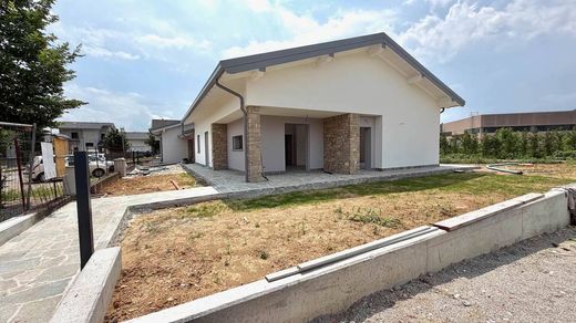 Villa in Chignolo d'Isola, Provincia di Bergamo