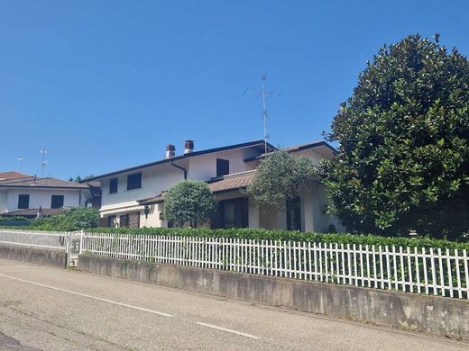 Villa Olgiate Comasco, Como ilçesinde