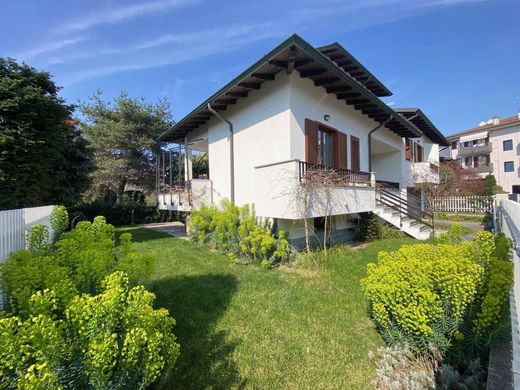 Villa in Cornaredo, Milan