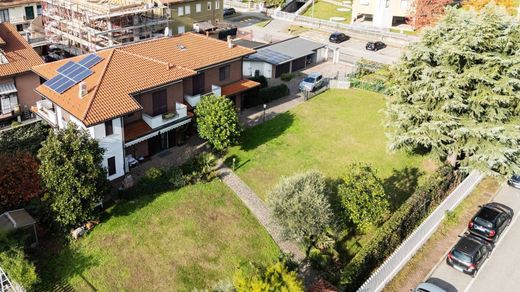 Villa in Muggiò, Provincia di Monza e della Brianza