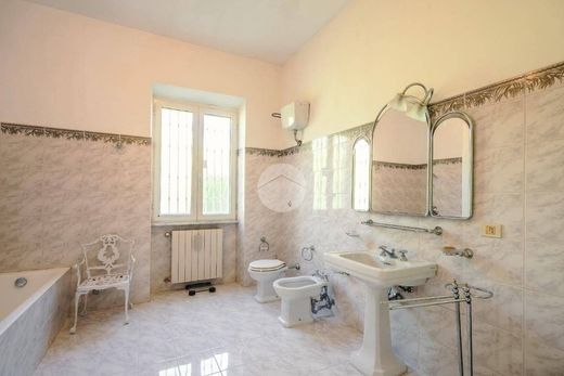 Villa Roma, Lazio bölgesinde