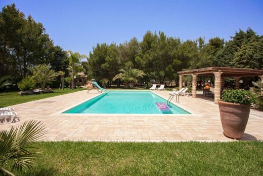 Villa - Tuglie, Provincia di Lecce