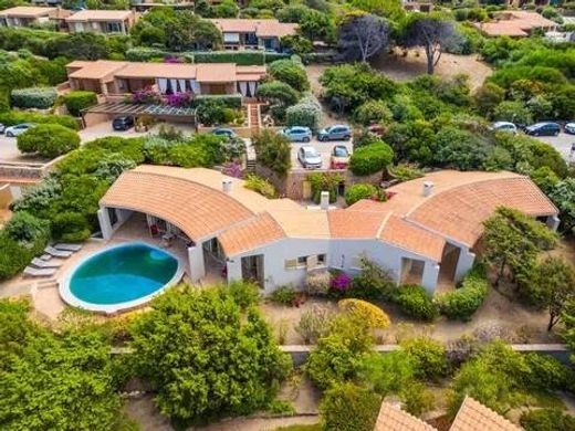 Villa in Trinità d'Agultu e Vignola, Provincia di Sassari