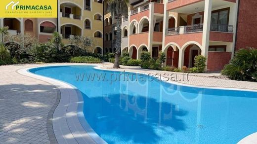 Apartment / Etagenwohnung in Toscolano-Maderno, Provincia di Brescia