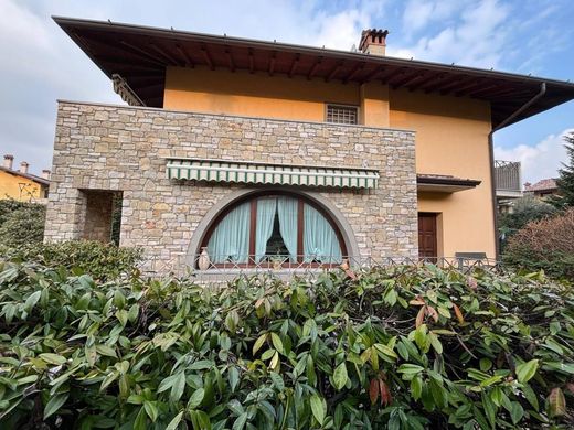 Villa in Gorle, Provincia di Bergamo