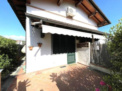 Villa Pietrasanta, Lucca ilçesinde