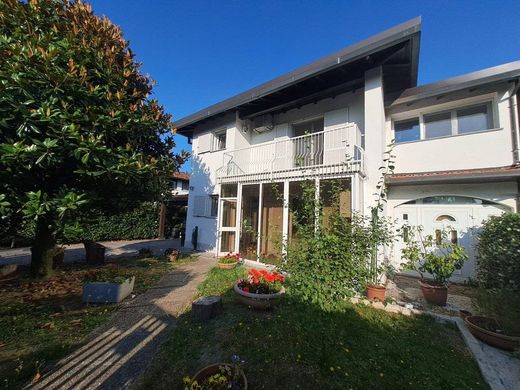 Villa in Assago, Città metropolitana di Milano