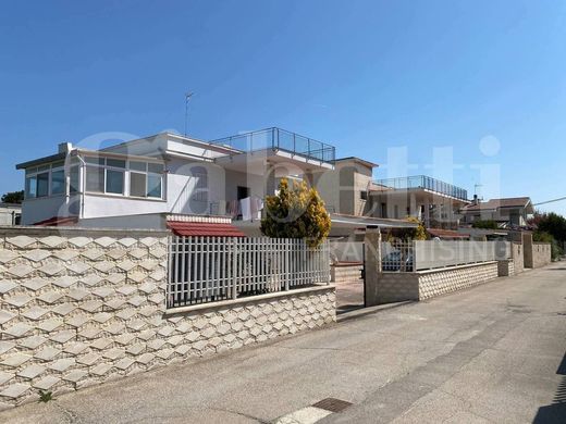 Villa in Trani, Provincia di Barletta - Andria - Trani
